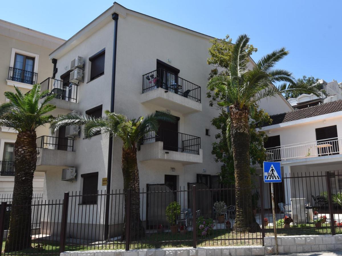 6 Palmi * Budva