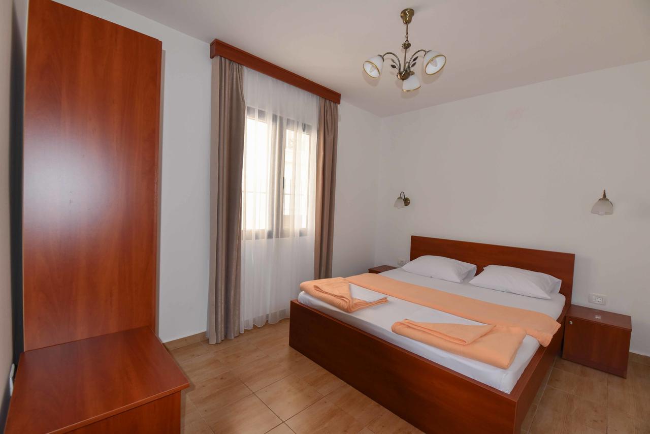 6 Palmi * Budva